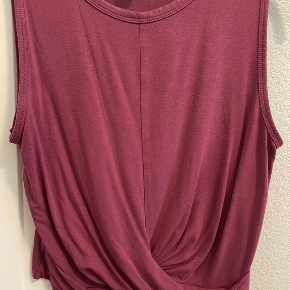 Alo Crop Top - Picture 4 of 4